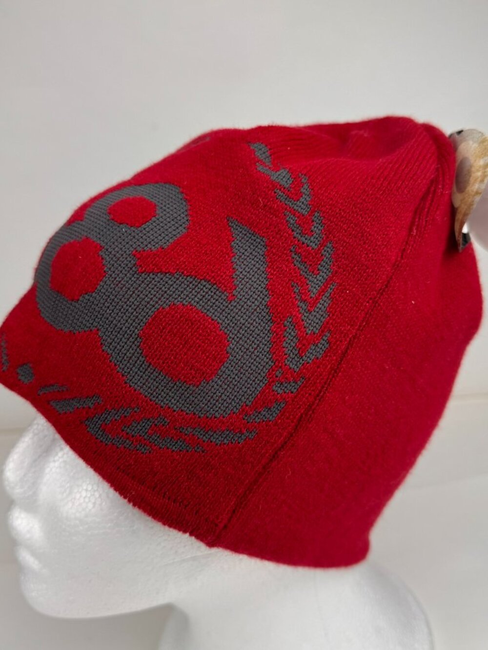 Six Eight Six Red Gray Jacquard Beanie Winter Snow Ski Hat OSFA New With Defect - Picture 8 of 9